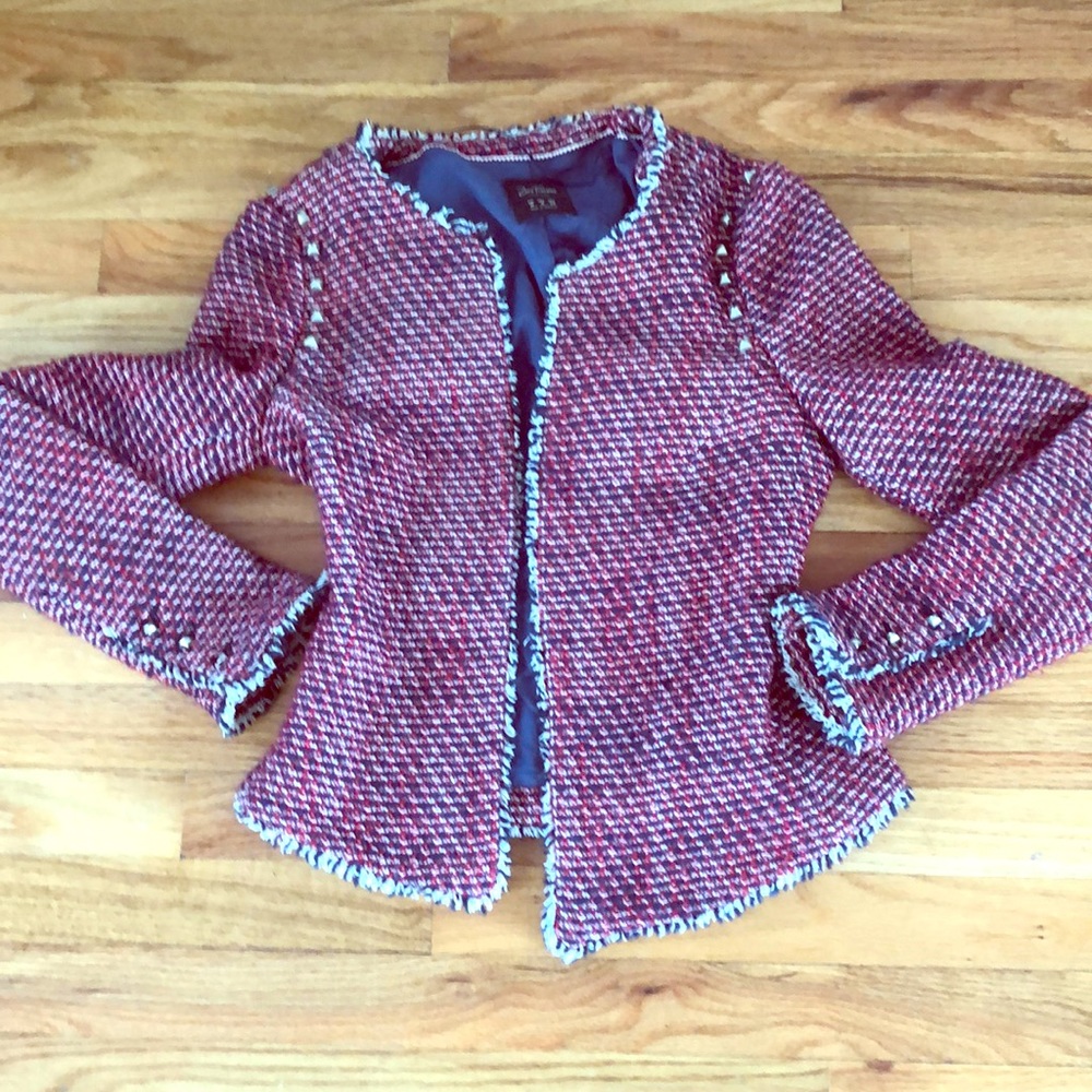 Size Medium Zara tweed jacket (fits like a small)